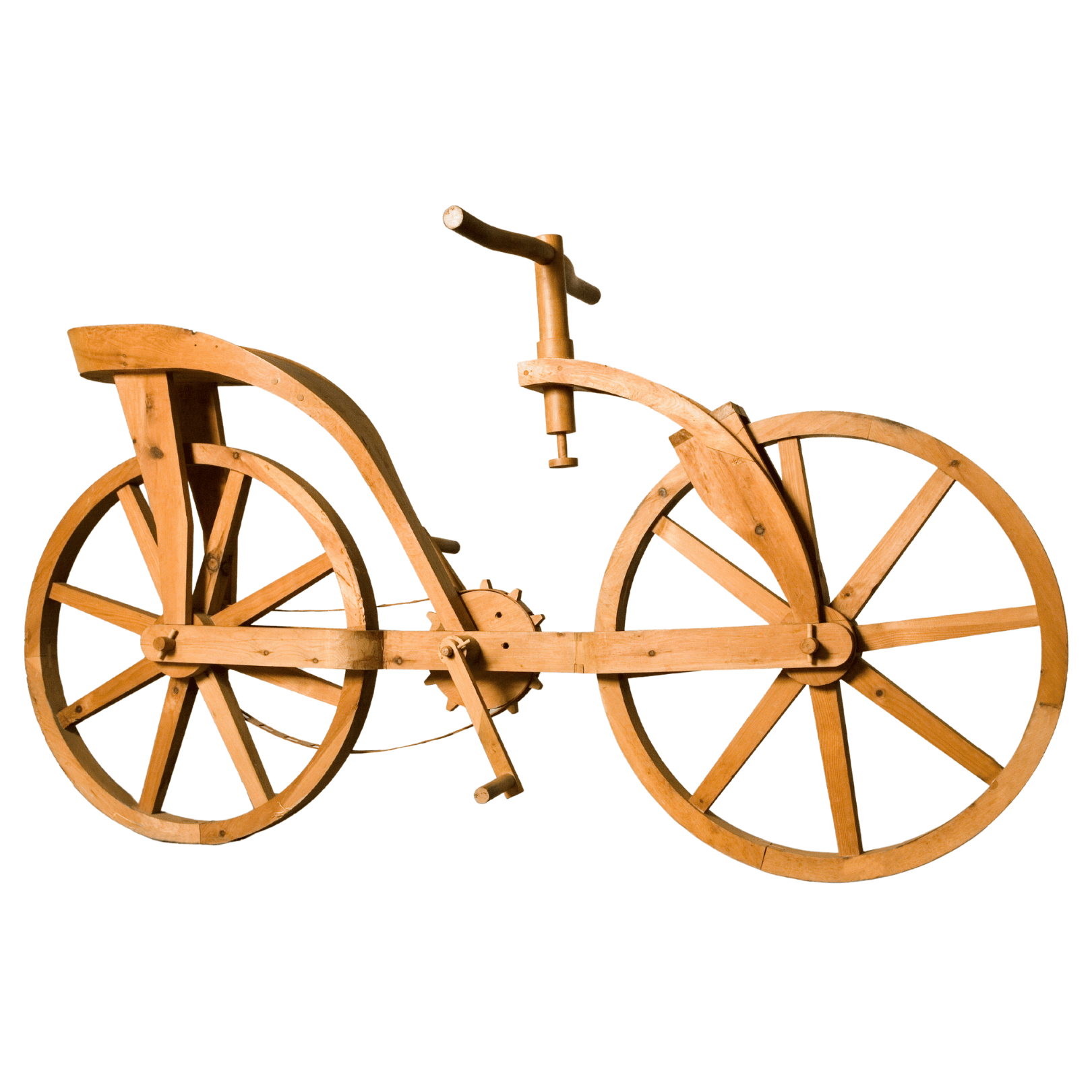Bicicletta lignea con manubrio sospeso connesso a ruota anteriore, sella inclinata fino ai pedali, corda al posto della catena.